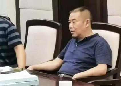 党总支书记李加峰对本次会议进行总结 党总支书记李加峰对本次会议进行总结